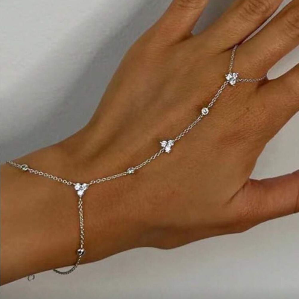 Elegant Silver Hand Chain Bracelet N1628